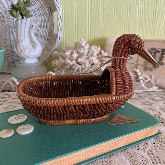 Vintage Rattan Duck Basket 🦆 Unique Home Decor / Gift / Holder / Nature - Picture 5 of 8